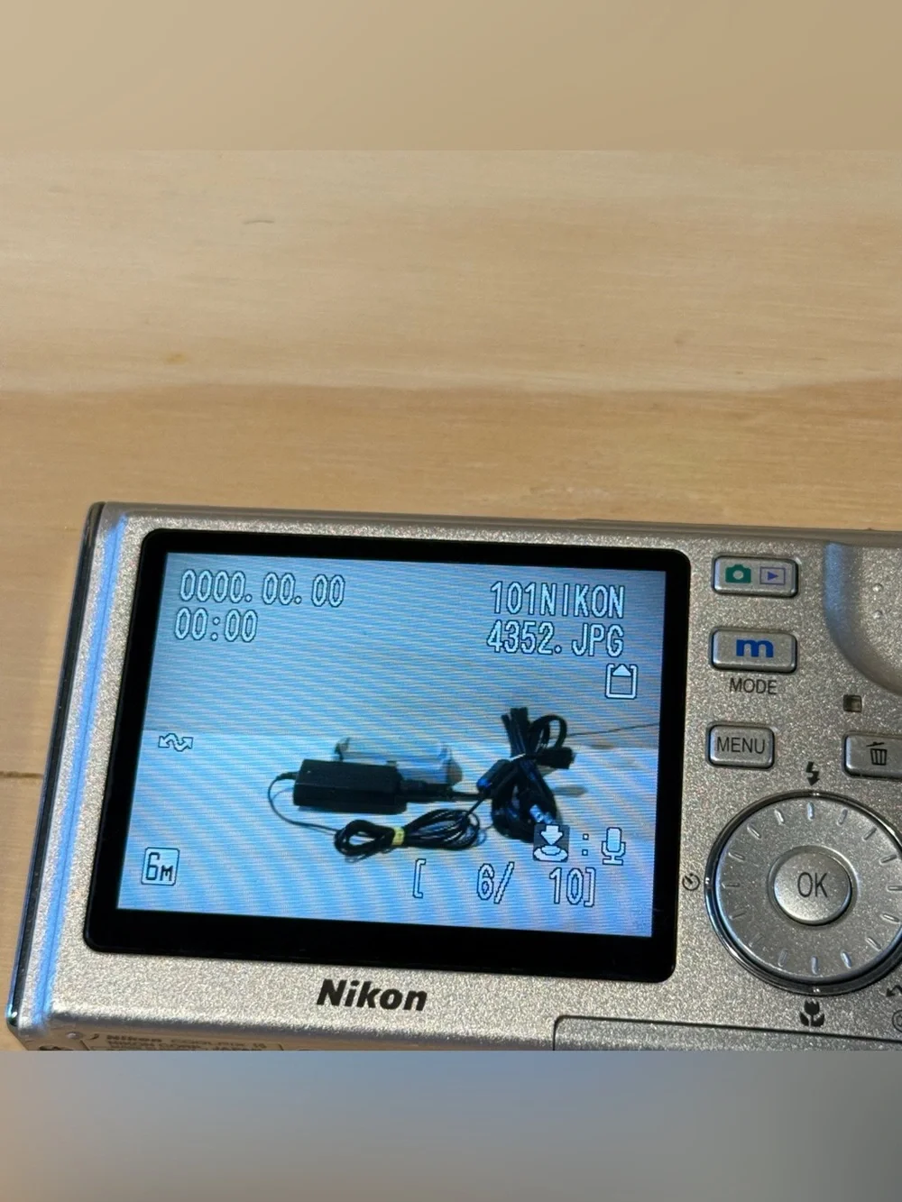 Nikon Coolpix S5 Digital Camera 6MP Slv Tested Good w/Bat-Char-SDCard Read Info!